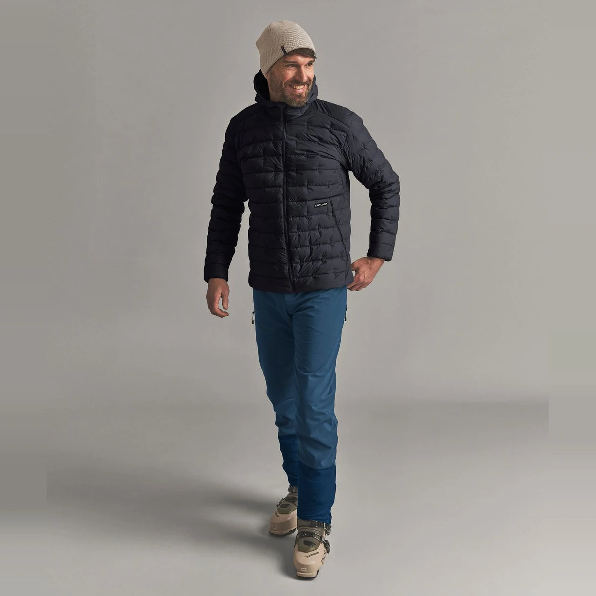 Ortovox Downwool 180 Hooded Jacket Black, view 4